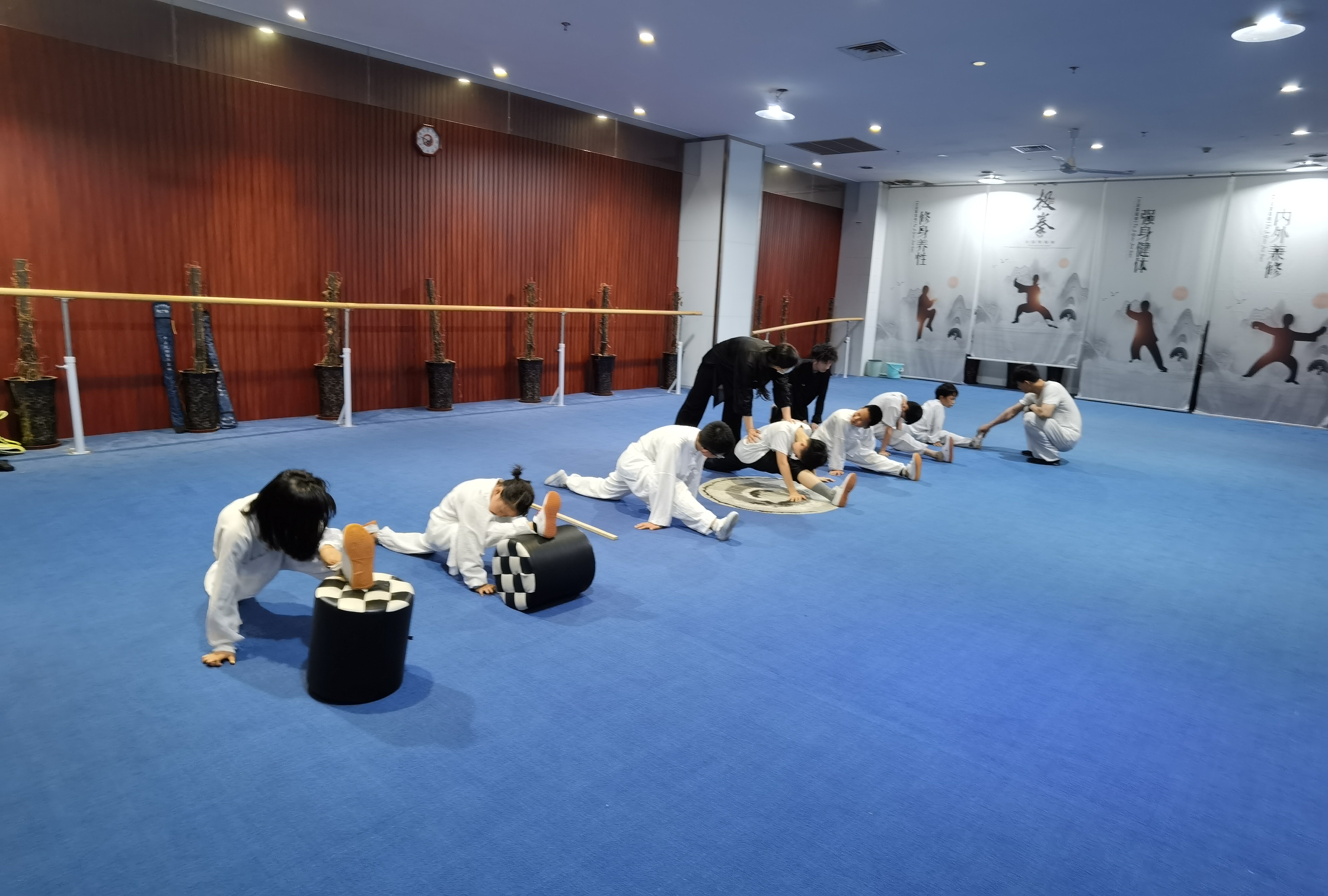 不同年龄学员共同练习